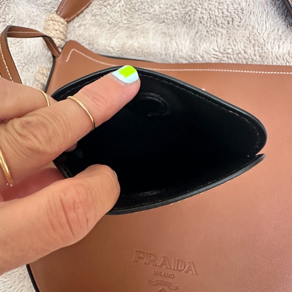 Prada Vitello Lux Shoulder Bag in Cognac. - Picture 6 of 10